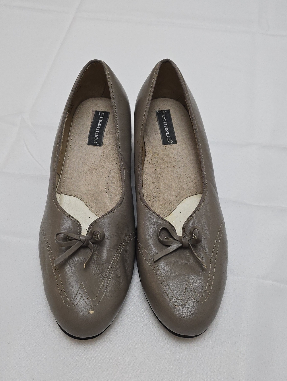 Vintage FootThrills Leather Low Pumps Taupe Grey Bow Wingtip Size 9 2W USA - Picture 4 of 16